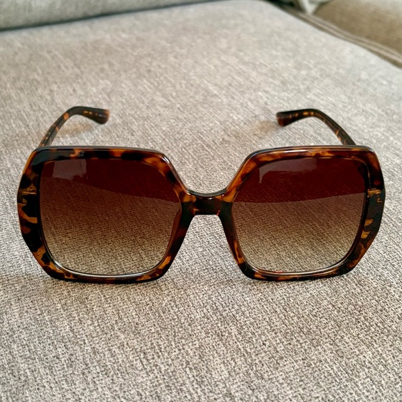 LC Lauren Conrad Accessories - LC Lauren Conrad Oversized Square Sunglasses